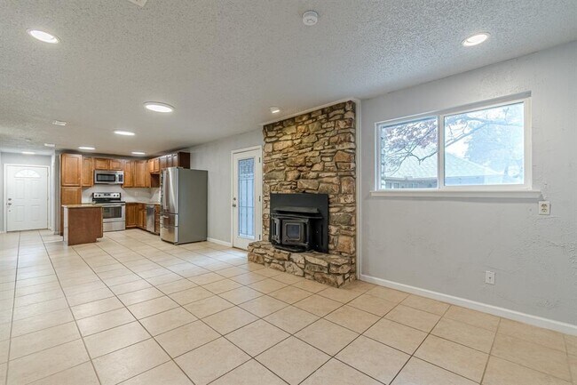 Building Photo - 8 Spalding Cir