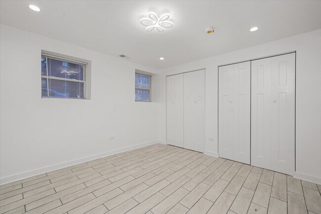Building Photo - 2203 W Giddings St