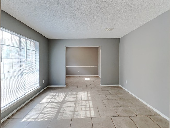 Building Photo - 2238 Turtle Creek Dr