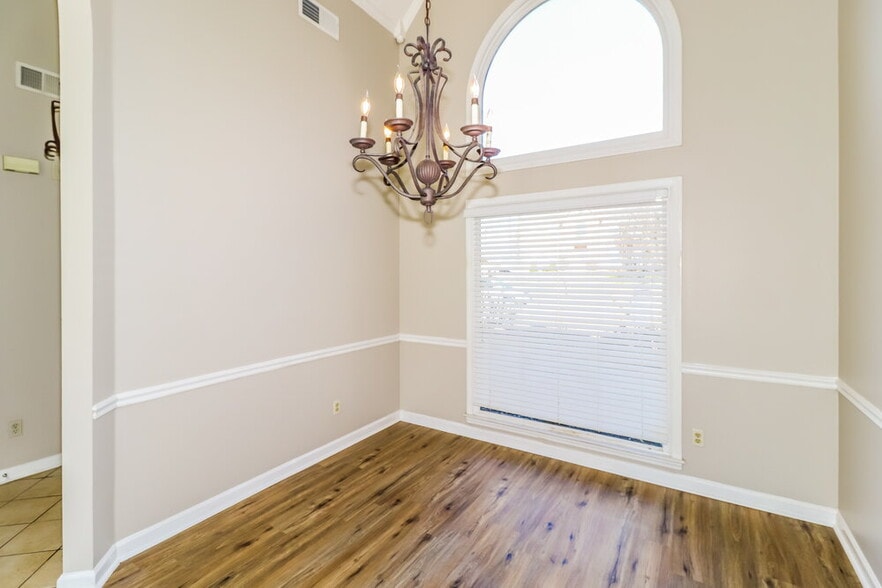 Building Photo - 1418 Hidden Ridge Ln