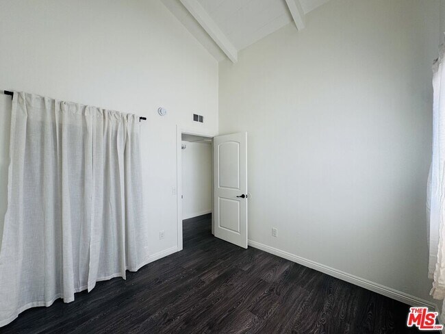 Building Photo - 43609 Stanridge Ave