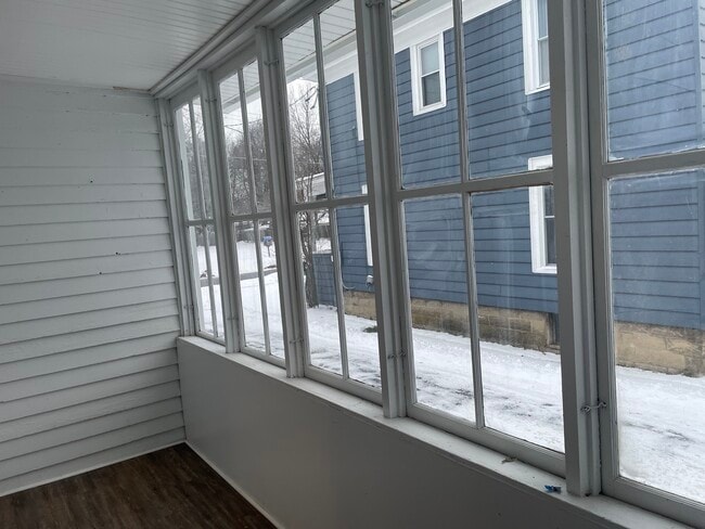 Building Photo - 242 N Hamilton St