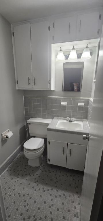 Building Photo - 1932 W Decker Ave