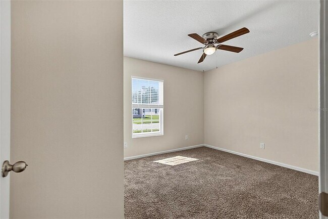 Building Photo - 137 Fairway Ct