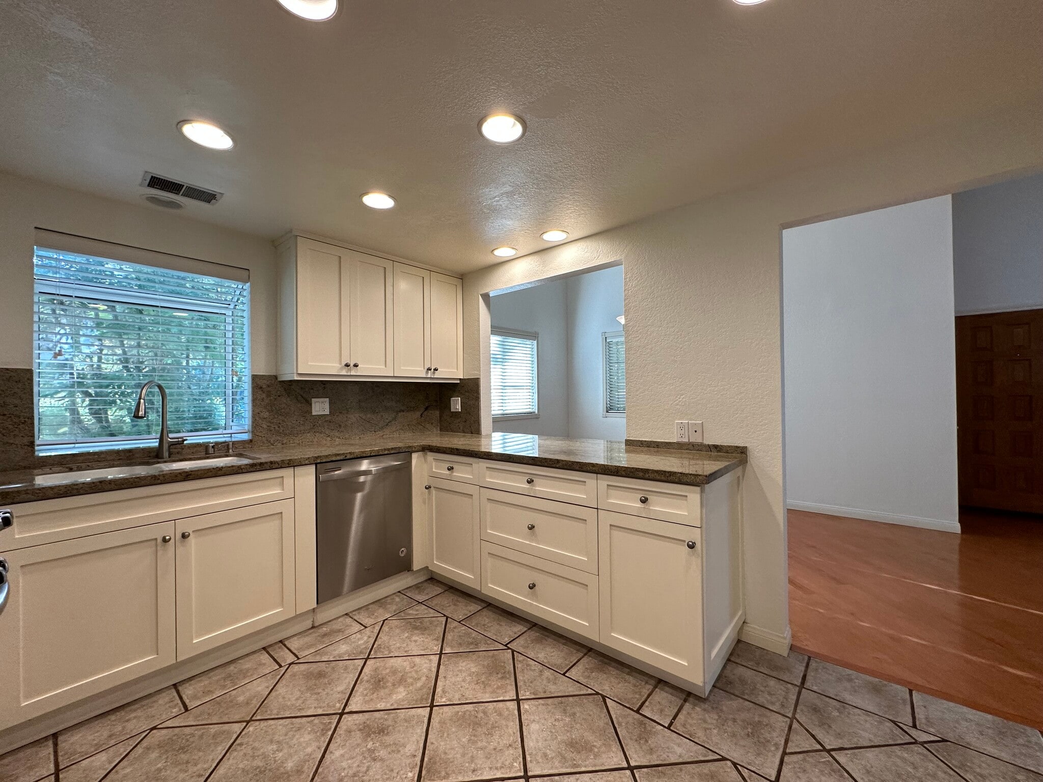 Kitchen - 500 Garfield Ave