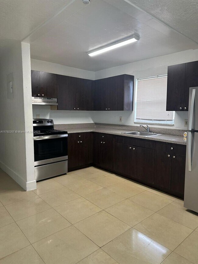 Primary Photo - 2841 NW 13th Ct