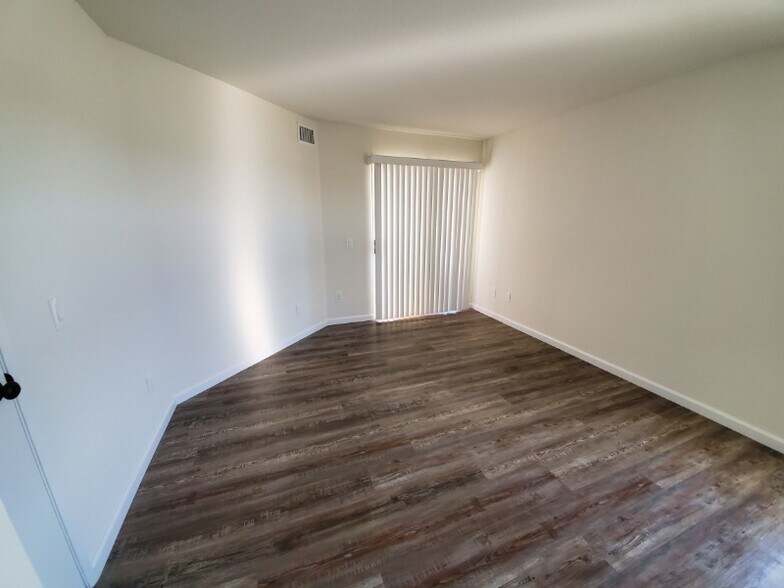 Building Photo - 7047 Camino Degrazia