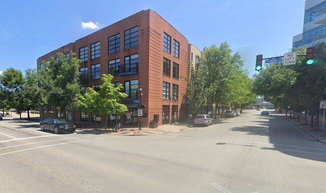 Building Photo - 400 E Main St