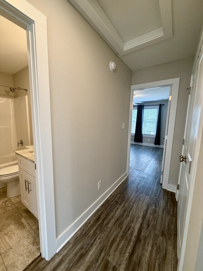 Building Photo - 52 Cuddington Ln