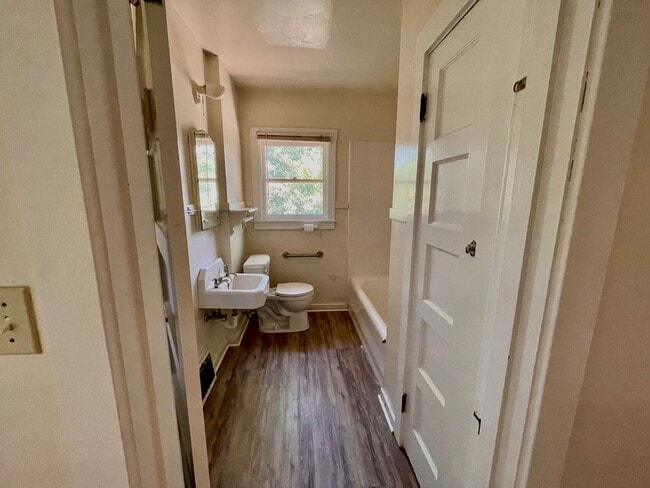 Building Photo - 3 Bedroom 1 bath home in Nevada City