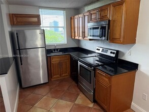 Building Photo - 1801 S Treasure Dr