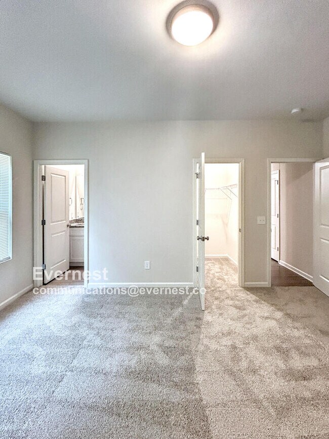 Building Photo - Charming 3-Bedroom Home with Comfortable L...