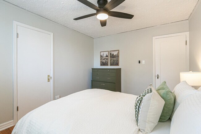 Building Photo - 1666 Detroit St