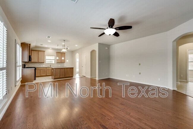 Building Photo - 2404 Sun Creek Dr