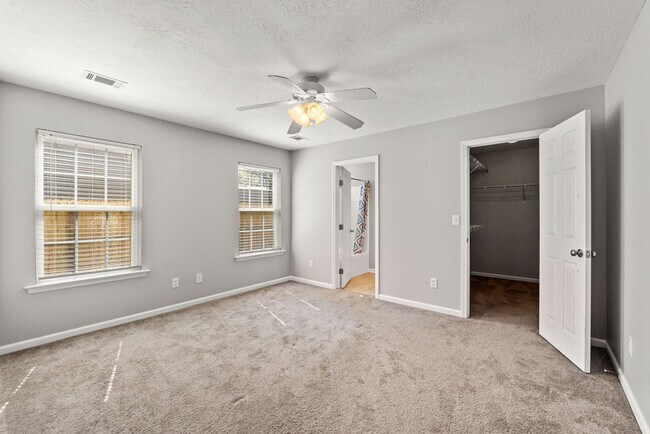 Building Photo - 110 Fox Haven Dr