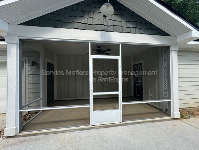 Building Photo - 1416 E Baars St