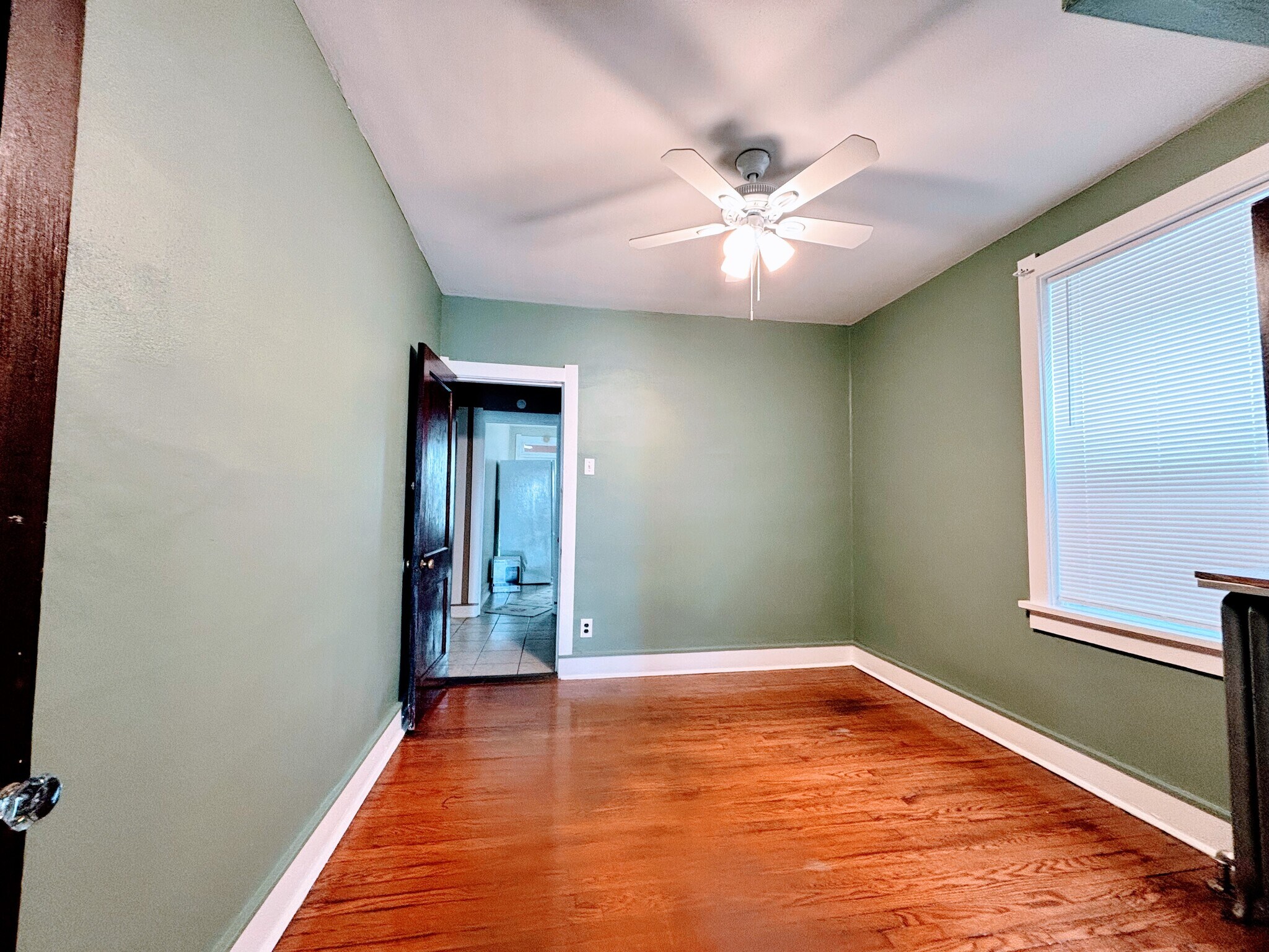 Building Photo - 4922 Winona Ave