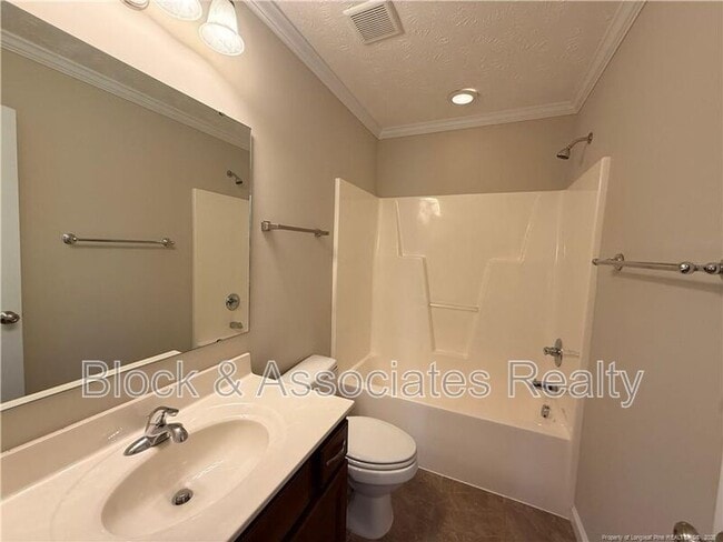 Building Photo - 402 Colonist Pl