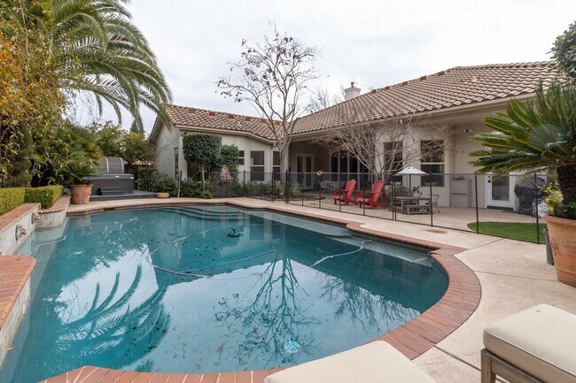 Building Photo - Luxurious Furnished Spanish-Style Home wit...