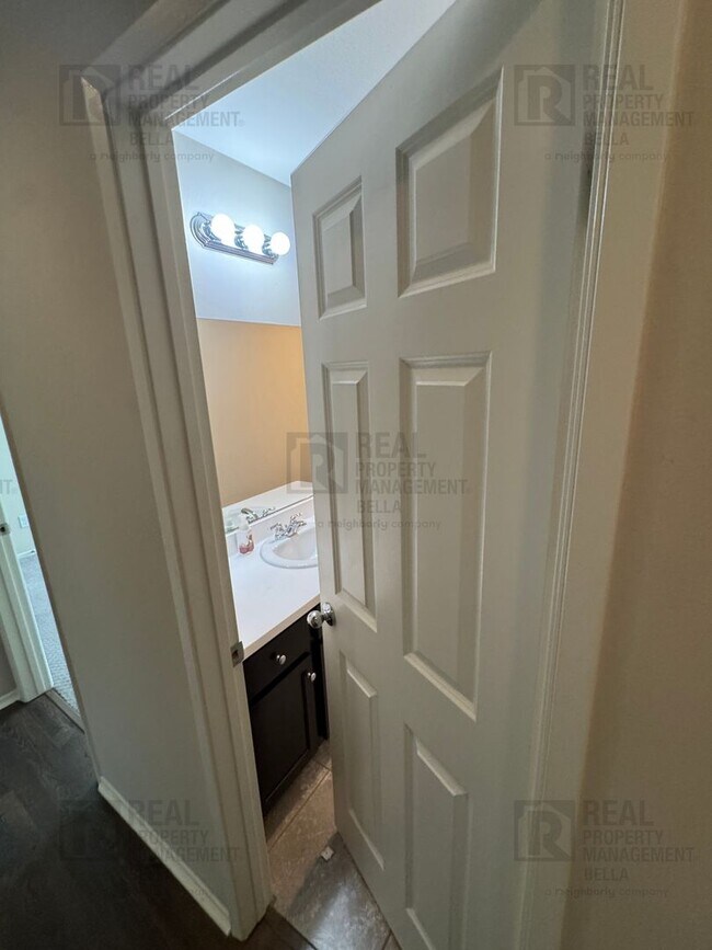 Building Photo - 31372 McKenna Ct