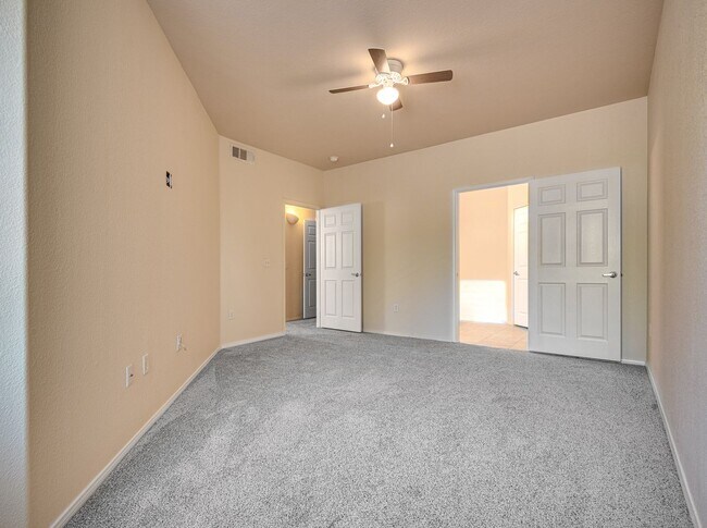 Building Photo - 2 bedroom - 2 Bath - 2 car Garage - Gated ...