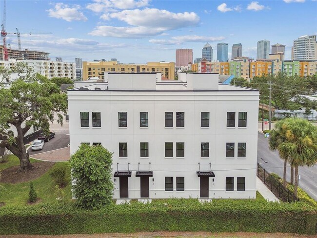 Building Photo - 1218 E Kay St
