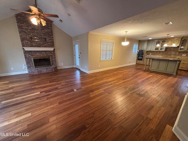 Building Photo - 132 Hillcrest Way