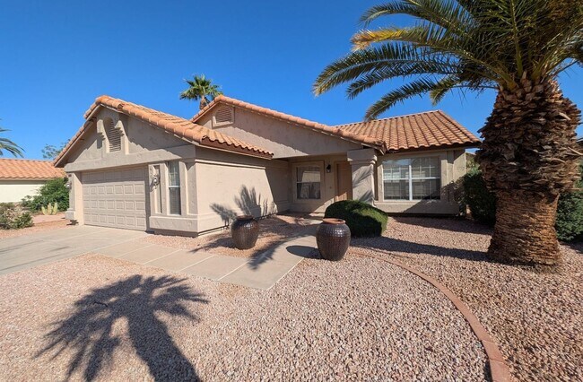 Building Photo - 3 Bedroom Plus an Office Home in the Candlewood Community Near S Cooper Rd and W Warner Rd!