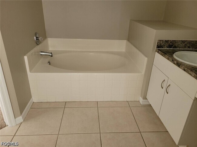 Building Photo - 1702 NE 33rd St