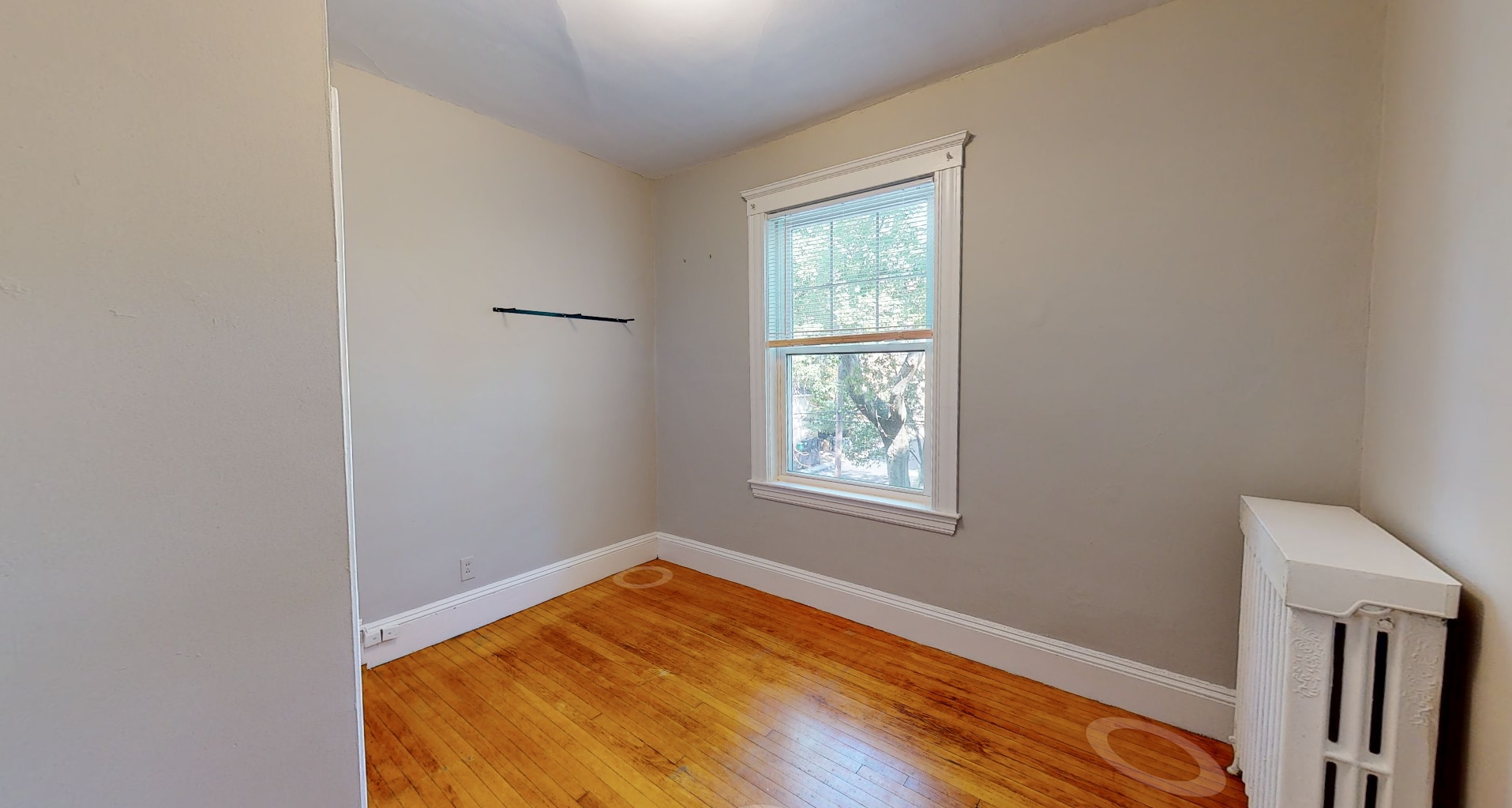 Building Photo - 8A Forest St