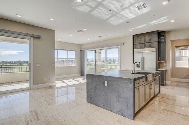 Building Photo - Mira Villa Condo