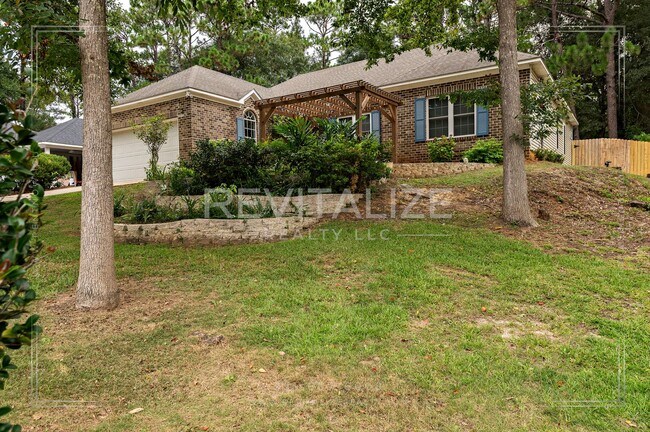 Building Photo - Daphne 3BR/2BA + Bonus Den – Spacious, Stylish & Full of Charm!