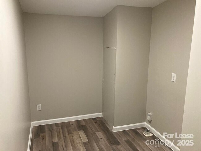 Building Photo - 1030 McKay Rd