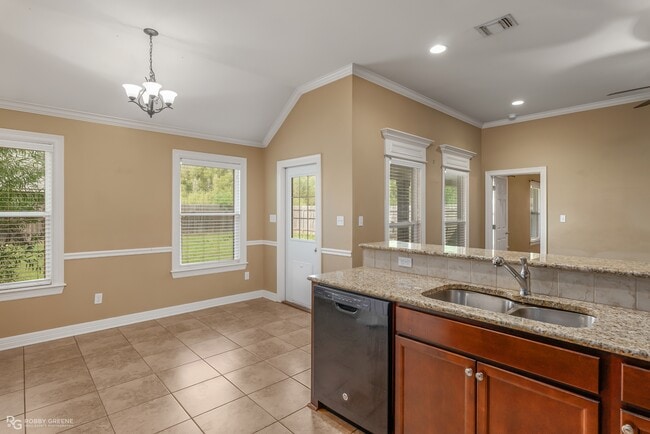 Building Photo - 1702 Avondale Ct