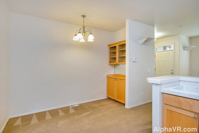 Building Photo - 17241 SW Pleasanton Ln