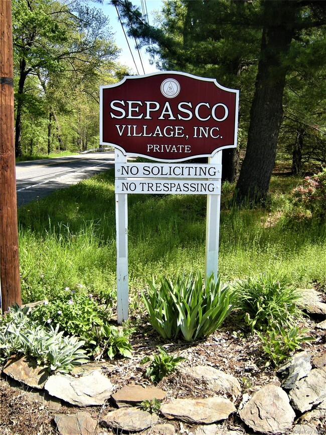 Building Photo - 406 Sepasco Center St