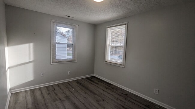 Building Photo - 2bed/1bath HOUSE Greensboro, NC!!
