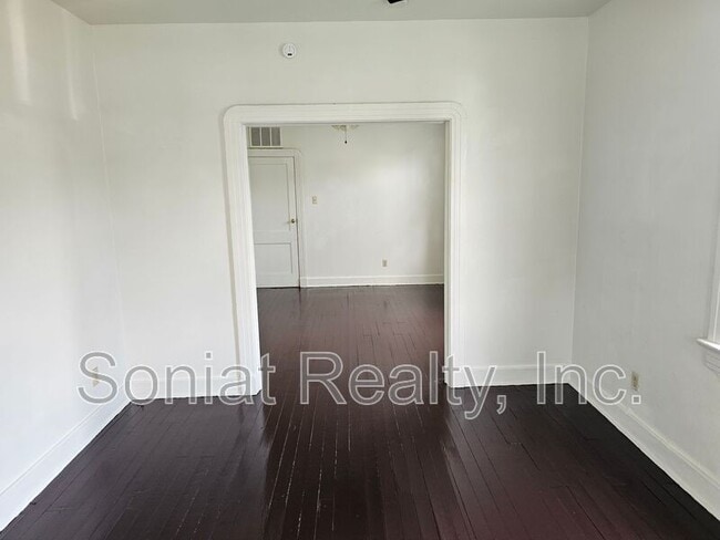 Building Photo - 215 N Pierce St