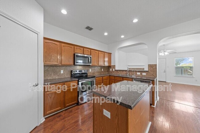 Building Photo - 9302 Mare Country