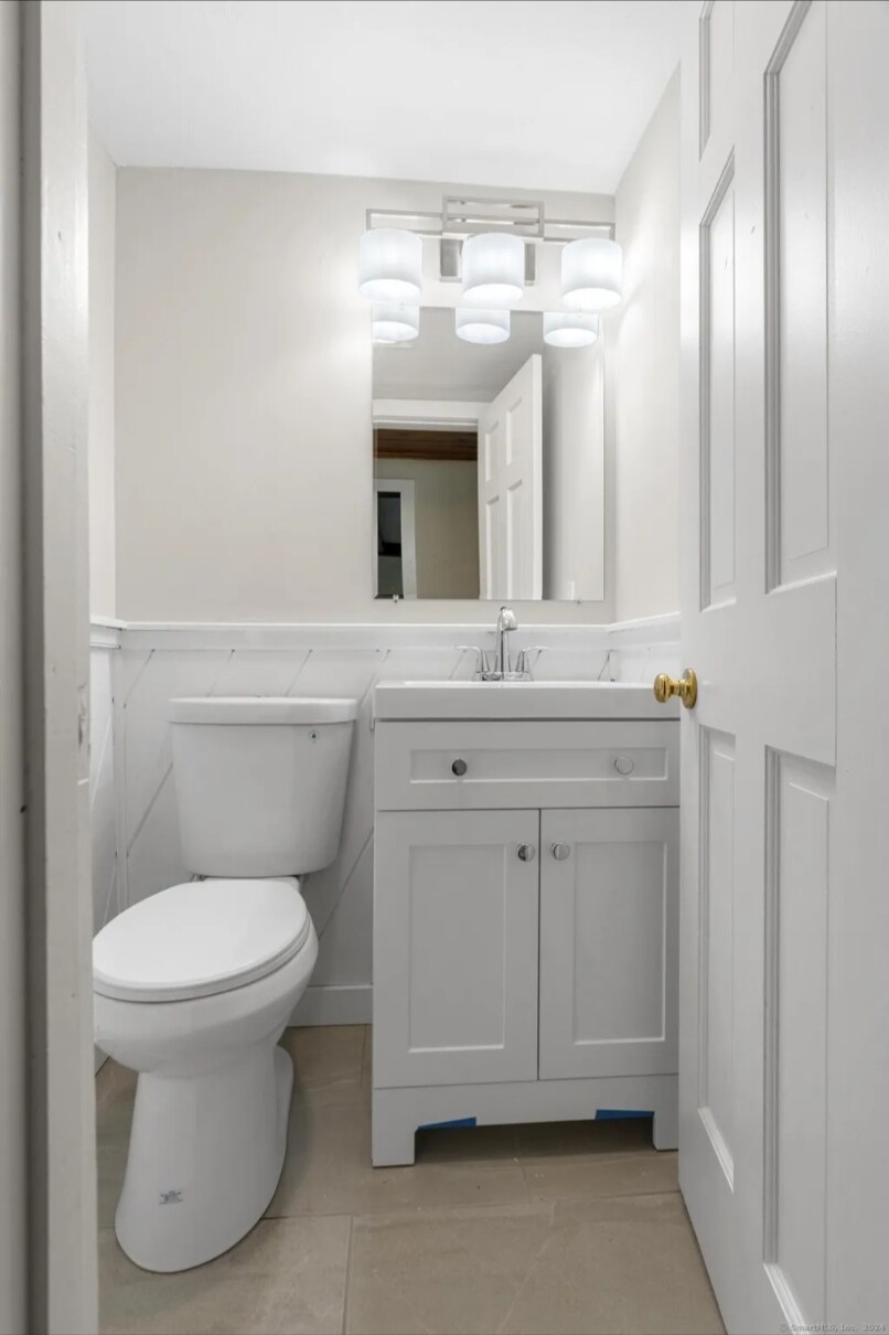 Half bath - 52 Grove St