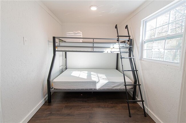 Building Photo - 250 Nottingham Wy