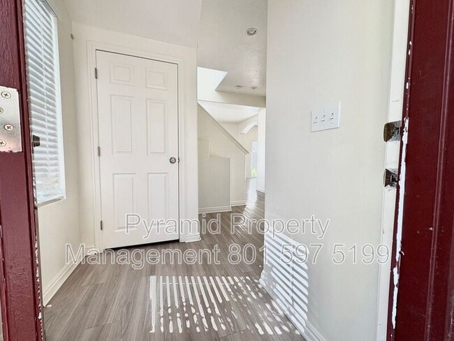 Building Photo - 1553 Vivante Way