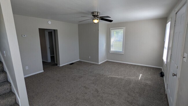 Building Photo - 223 E Maple St