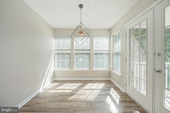 Building Photo - 95 Eldon Way