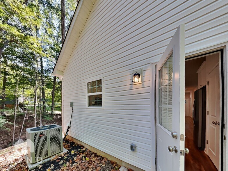Building Photo - 134 Lauren Ct
