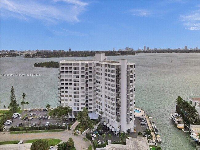 Primary Photo - 11930 N Bayshore Dr