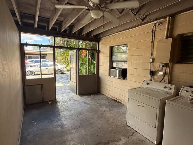 Building Photo - Queen Street Apartments