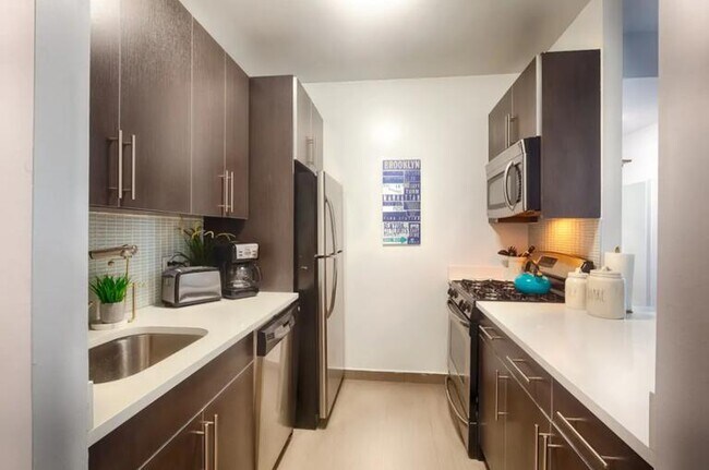 Building Photo - 4 bedroom in New York NY 10038