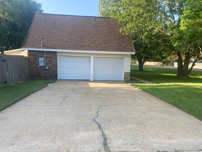 Building Photo - 335 S Pear Orchard Rd