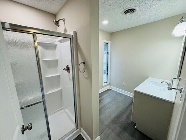 Building Photo - 363 Mansion Ave